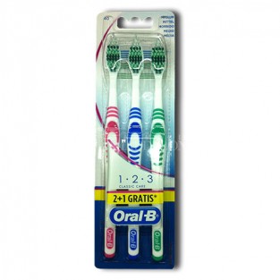3 spazzolini Classic Care Oral B 40 setole medie