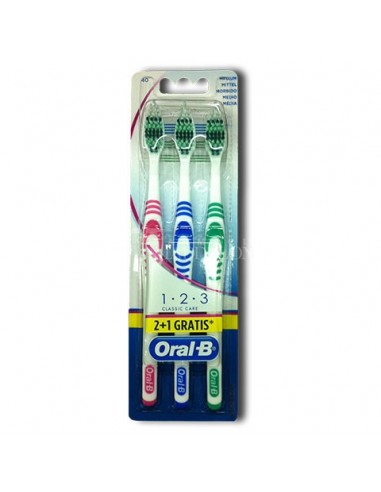 3 spazzolini Classic Care Oral B 40 setole medie